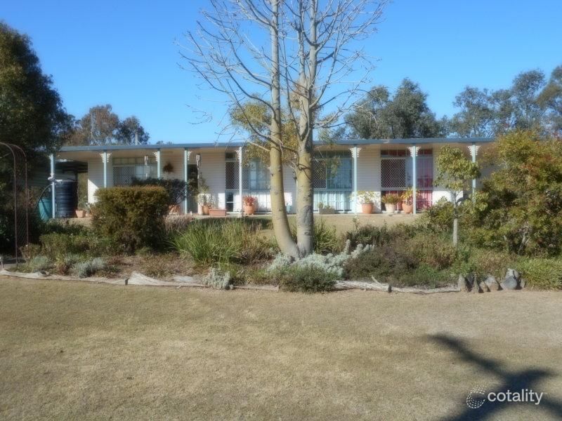 30 Deakin Cres, Nanango, QLD 4615