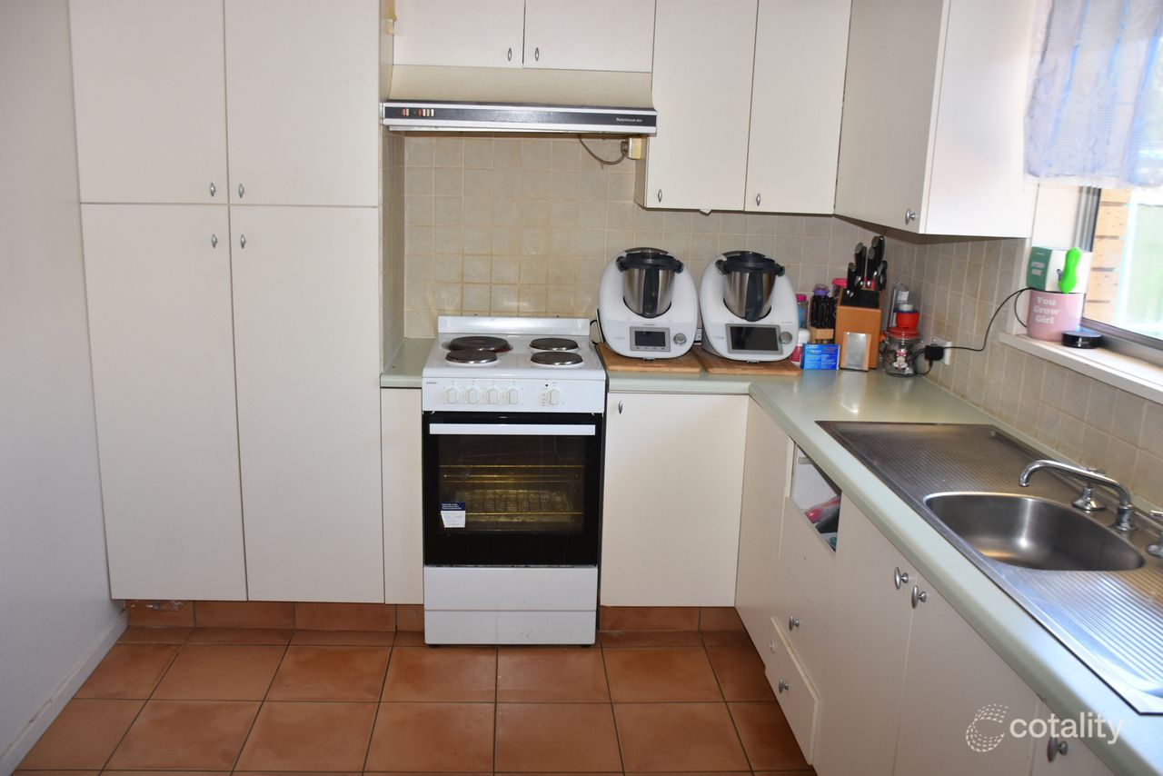 2 Acacia Cres, Moree, NSW 2400