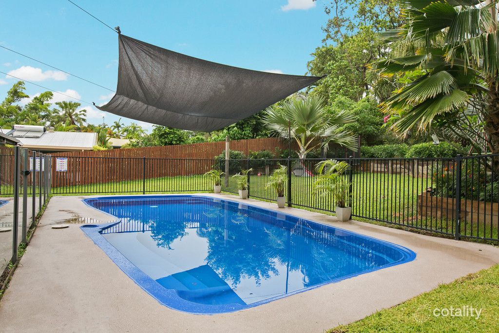 4 Forum Cl, Mooroobool, QLD 4870