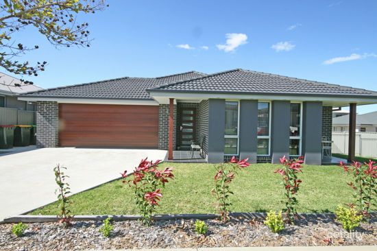 11 Peak Dr, Hillvue, NSW 2340