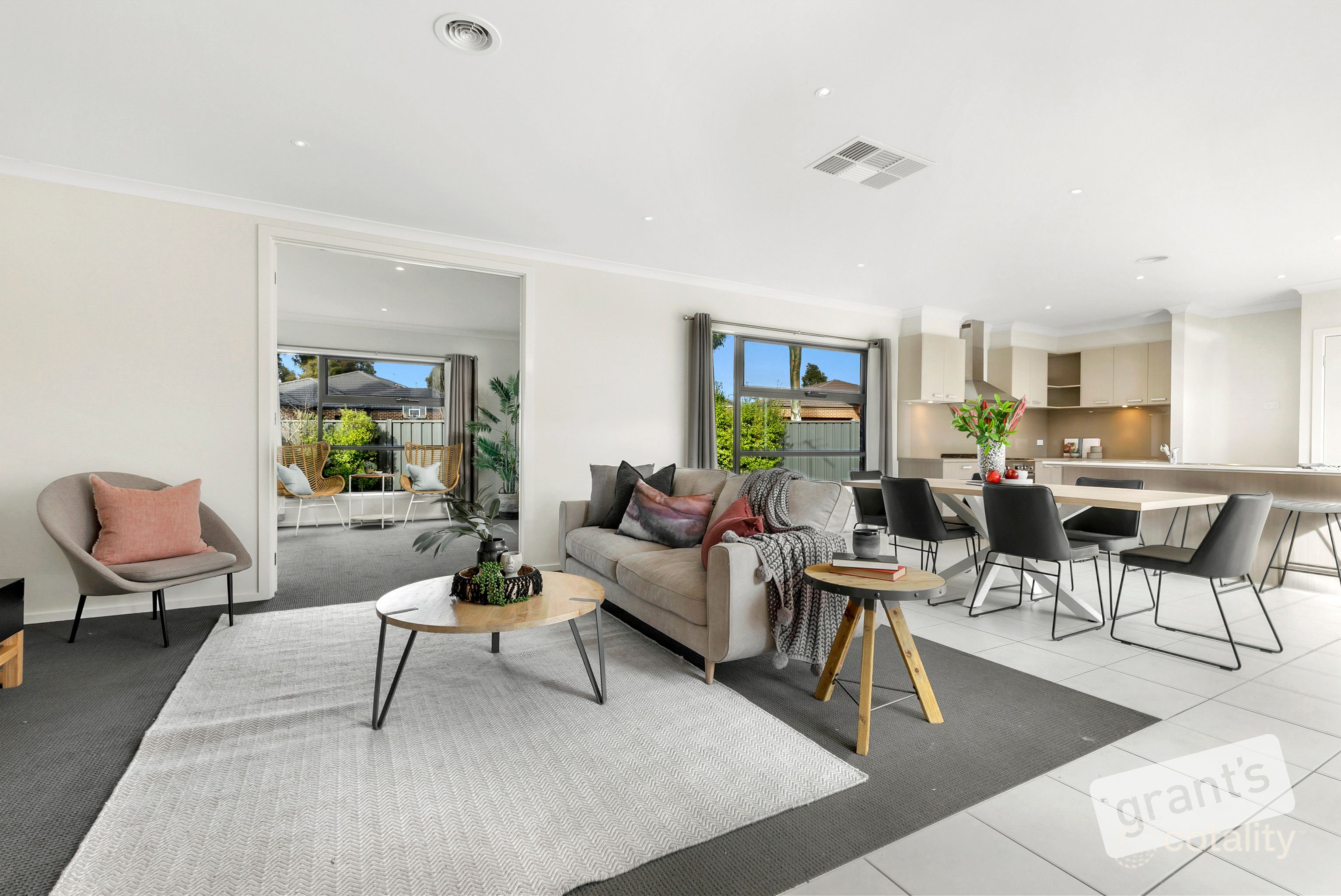 2 Frogmore Lane, Cranbourne North, VIC 3977