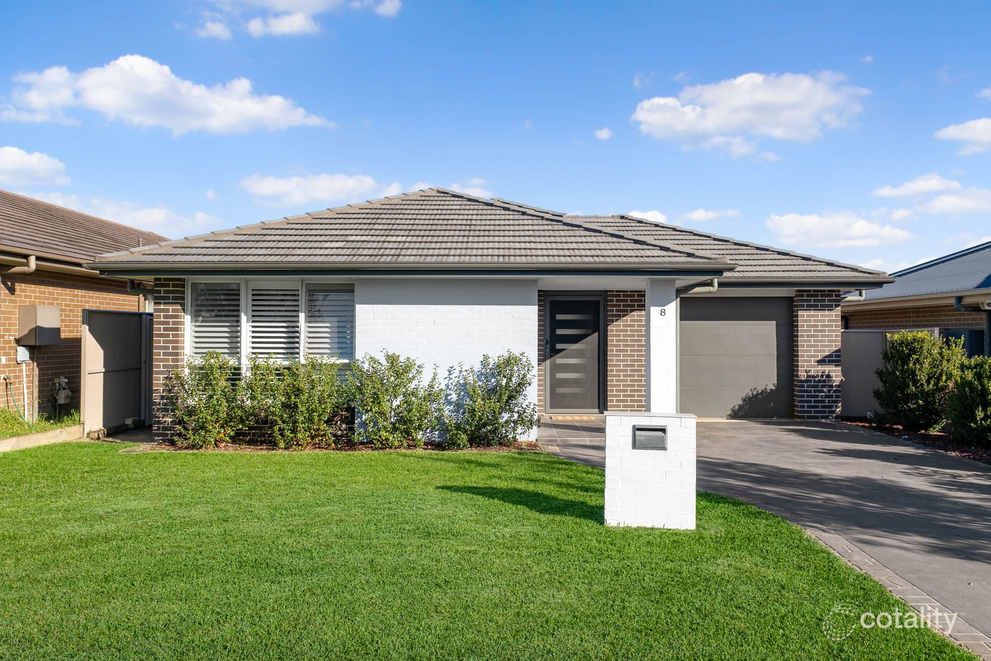 8 Derbyshire Rd, Spring Farm, NSW 2570