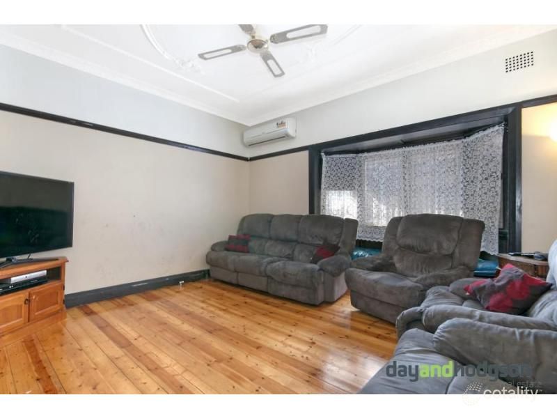 27 Hamel Cres, Earlwood, NSW 2206