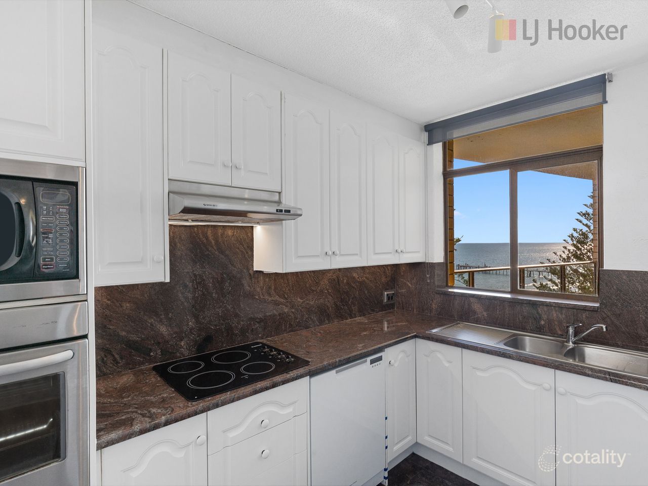 92/13 South Esp, Glenelg, SA 5045