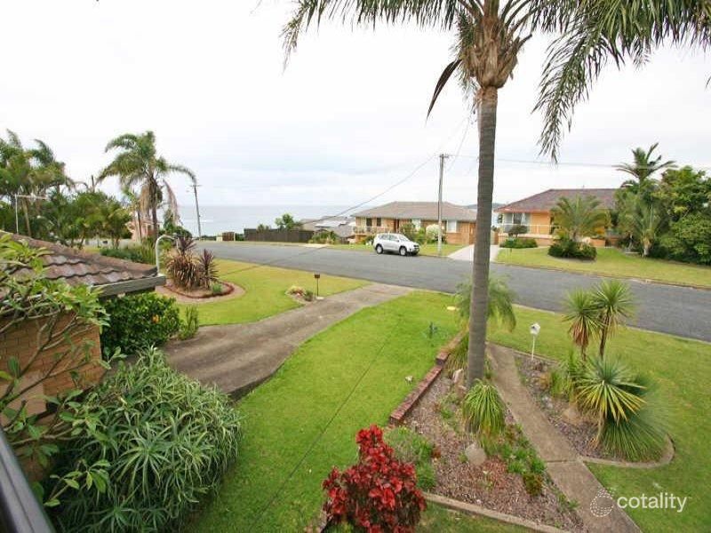 5 Elouera Dr, Sapphire Beach, NSW 2450
