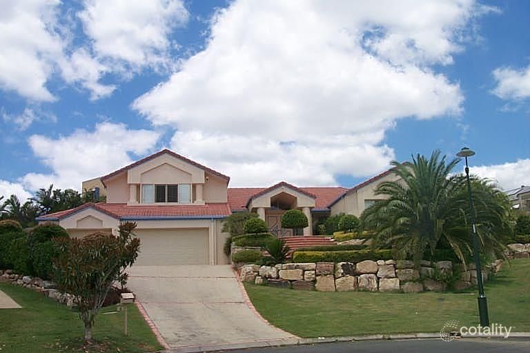 8 Williams Cl, Brookfield, QLD 4069