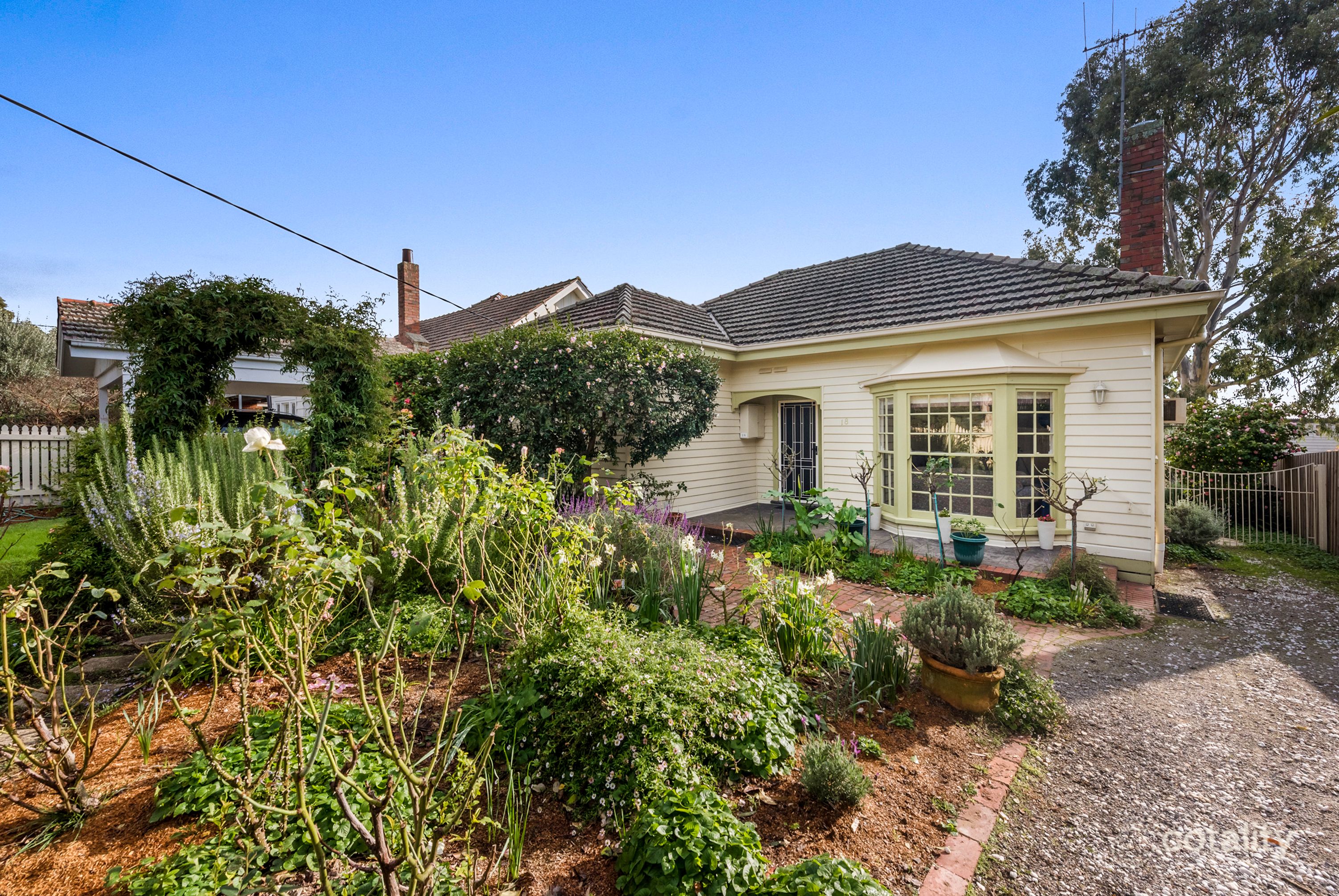 18 Barnard Gr, Kew, VIC 3101