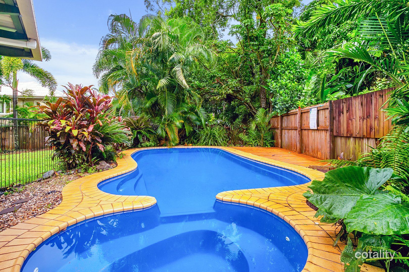 25 Meston Cres, Brinsmead, QLD 4870