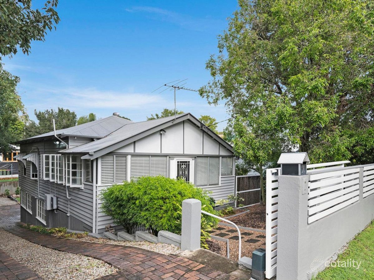 56 Balmoral St, Hawthorne, QLD 4171
