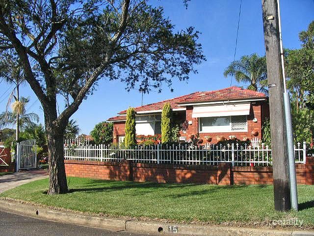 15 Stiller Pl, Greenacre, NSW 2190