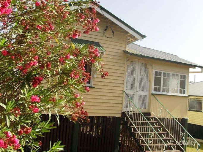 51 Real Ave, Norman Park, QLD 4170