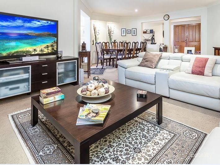 44 Hawkes Ave, Arana Hills, QLD 4054
