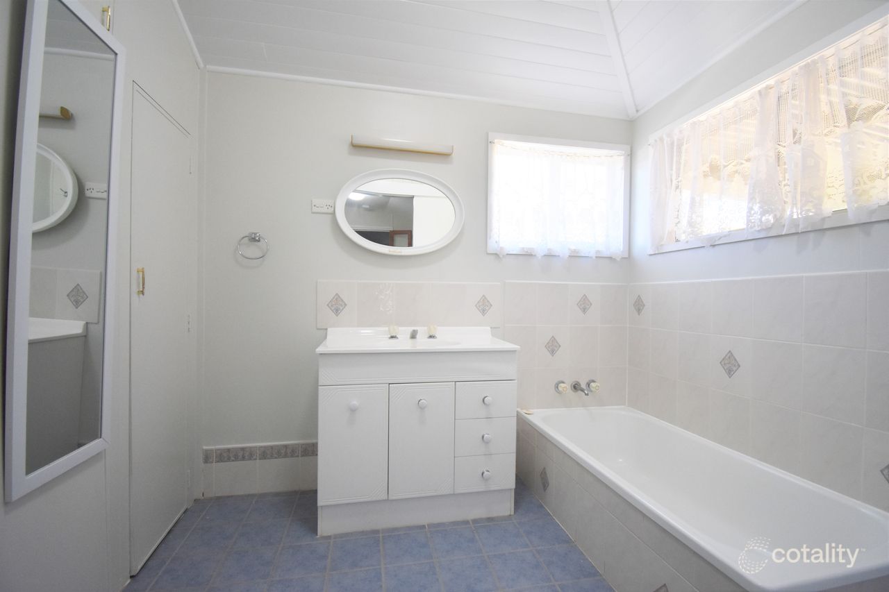 68 Cassowary St, Longreach, QLD 4730