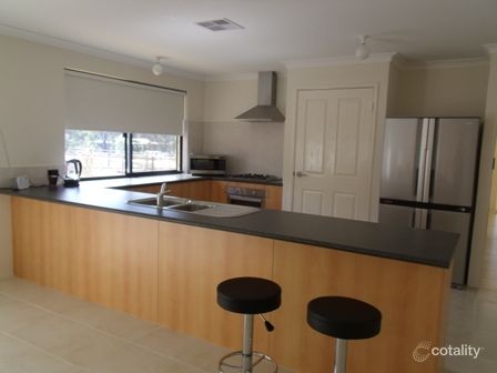4 Gee St, Wooroloo, WA 6558