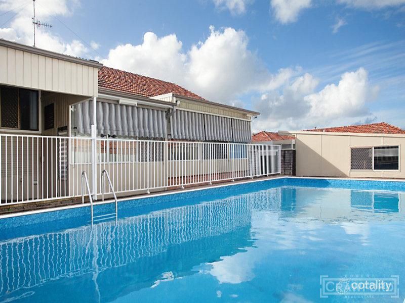 10 Bray Cres, Garden Suburb, NSW 2289