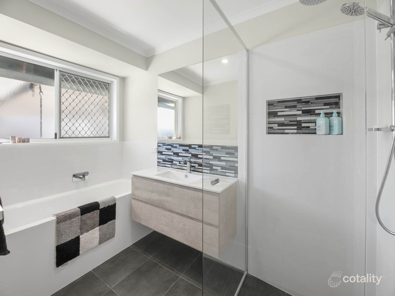 25 Martins Dr, Kuluin, QLD 4558