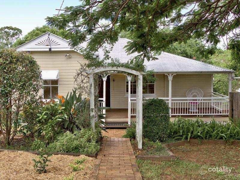 29 Plimsoll St, Greenslopes, QLD 4120