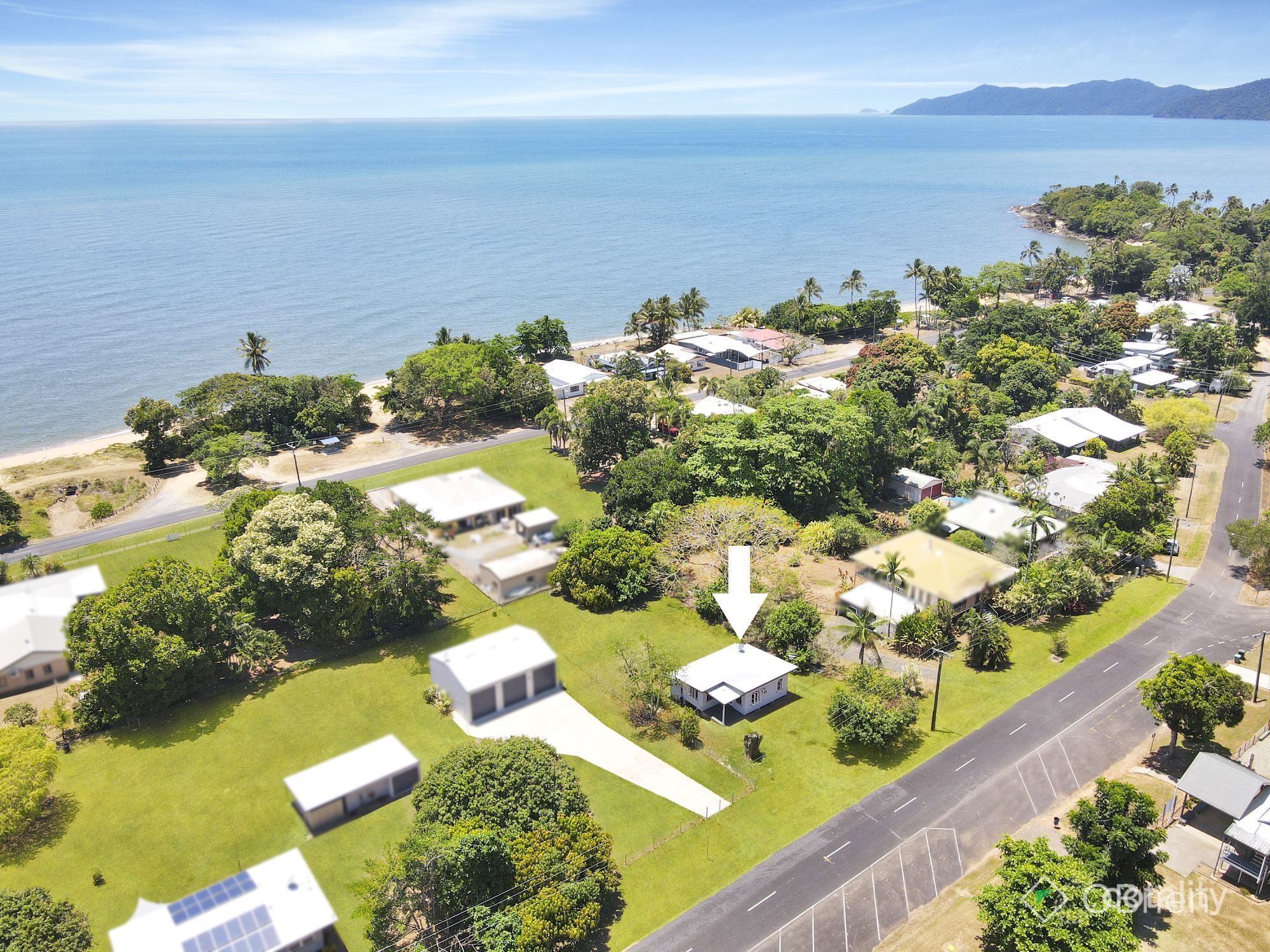 8 Maud St, Flying Fish Point, QLD 4860
