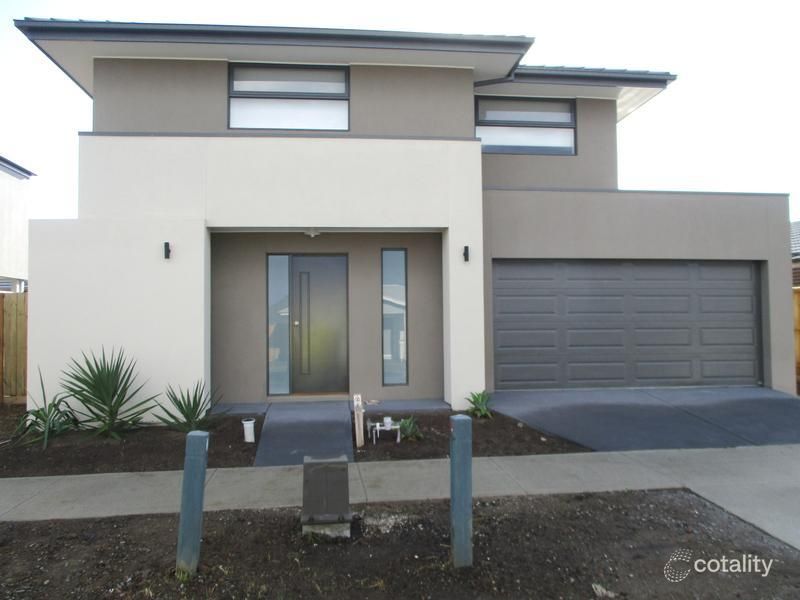 16 Mossey Cres, Cranbourne East, VIC 3977