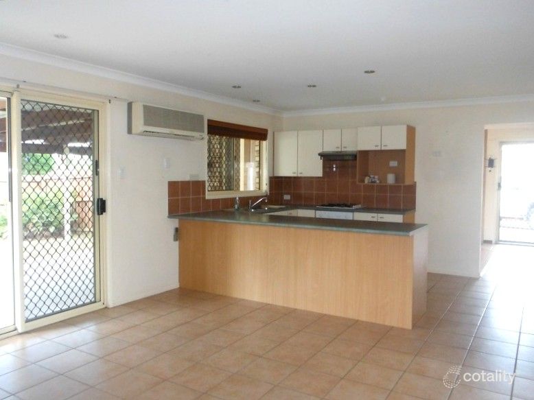 4 Gilbert Ct, Hillcrest, QLD 4118