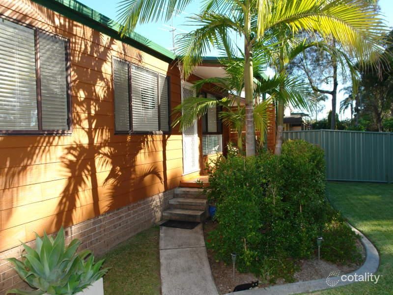 51 Warner Ave, Tuggerawong, NSW 2259