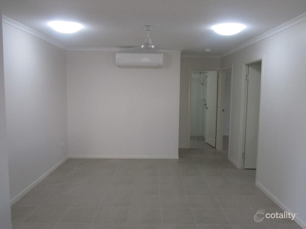 2/26 Lochern Way, Bushland Beach, QLD 4818