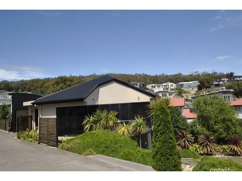 2/272 Carella St, Tranmere, TAS 7018