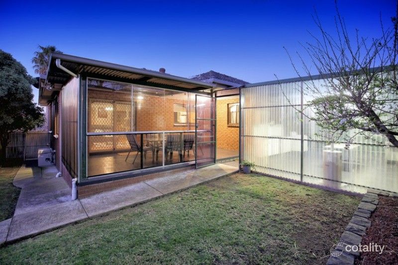 17 Ashford Cres, Westmeadows, VIC 3049