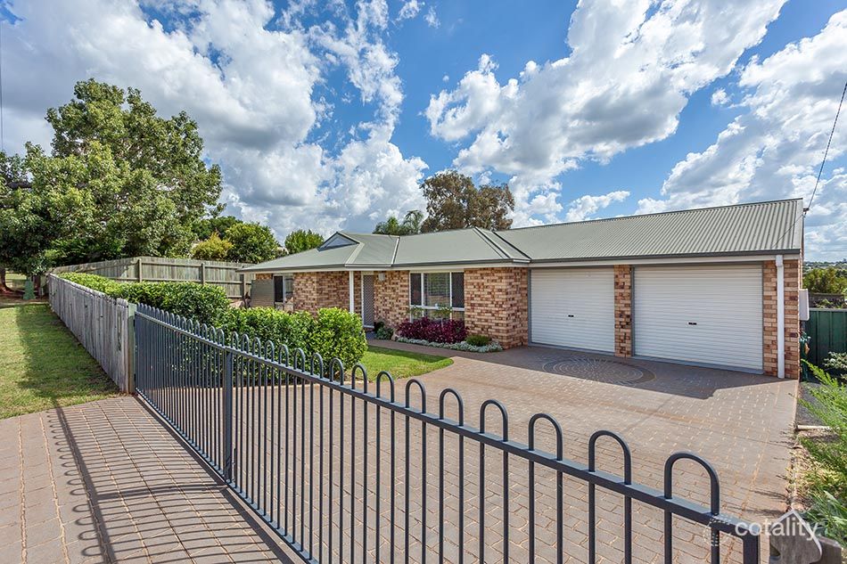 421 Hume St, Kearneys Spring, QLD 4350