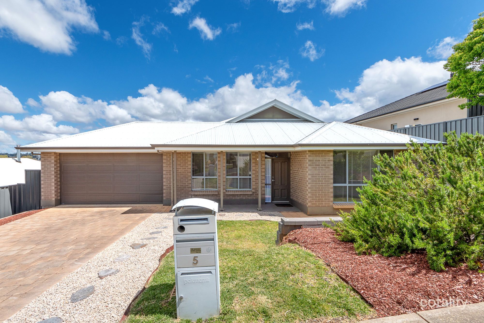 5 Saunders Cl, Mount Barker, SA 5251