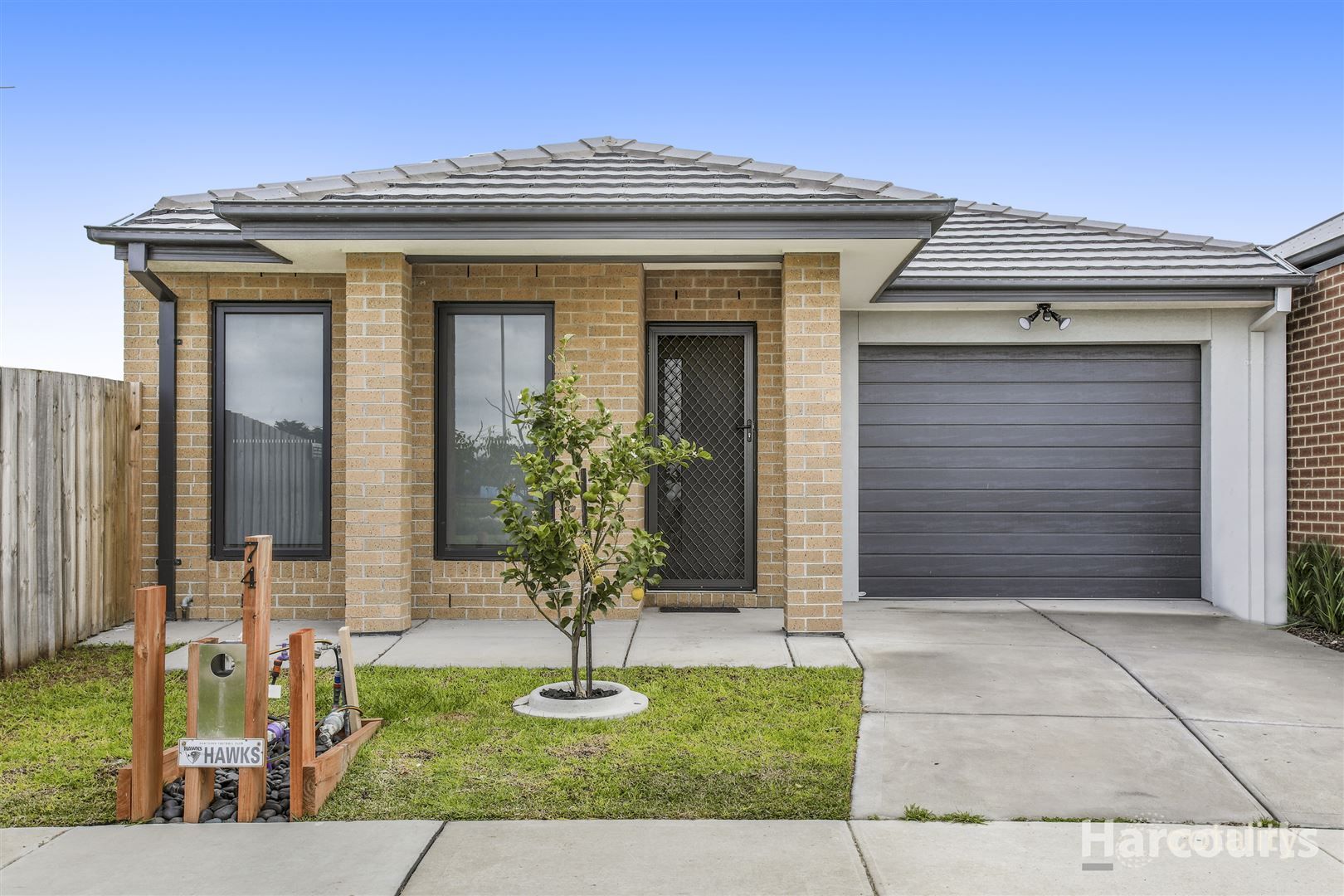 74 Mortlake Dr, Officer South, VIC 3809