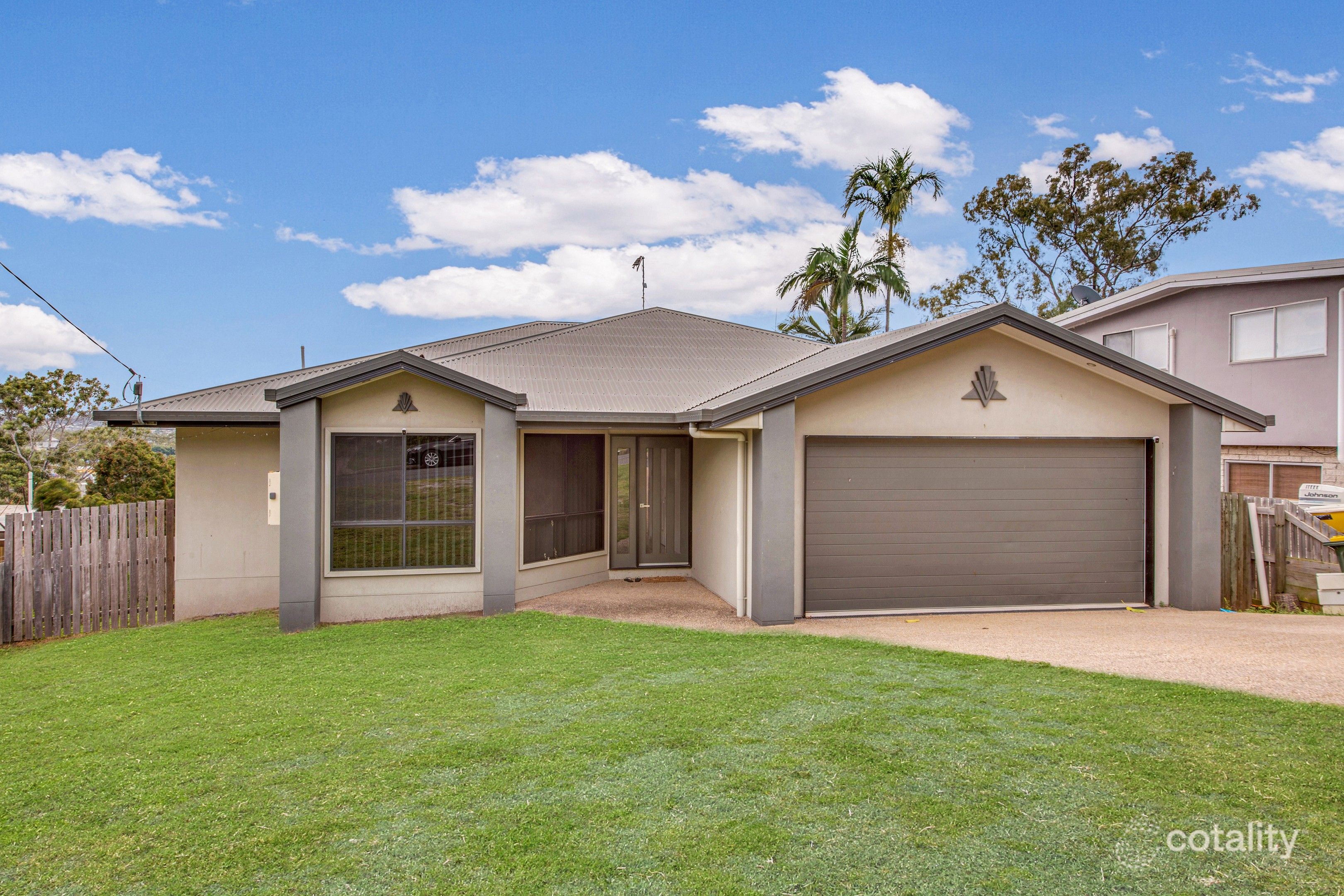 27 Holland St, West Gladstone, QLD 4680