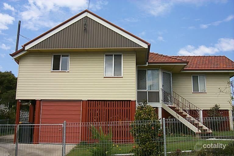 1 Dahlia St, Cannon Hill, QLD 4170