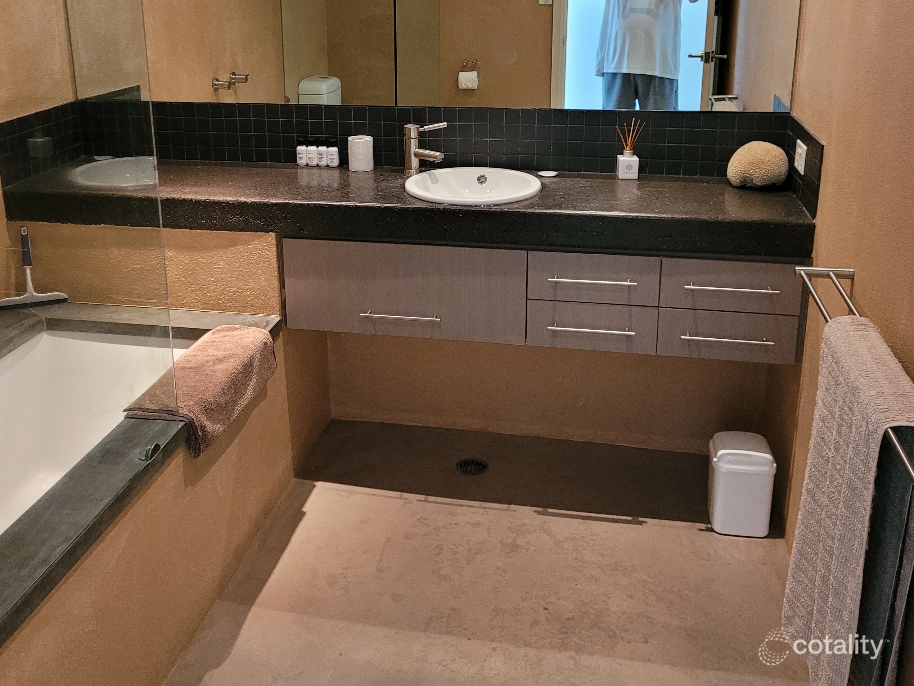 4/2 Coonanglebah Cl, Mission Beach, QLD 4852