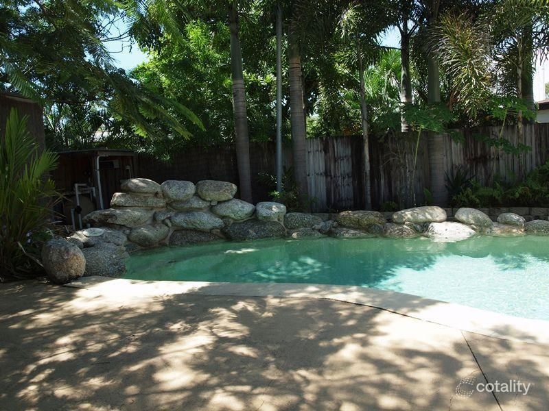 105 Oleander St, Holloways Beach, QLD 4878