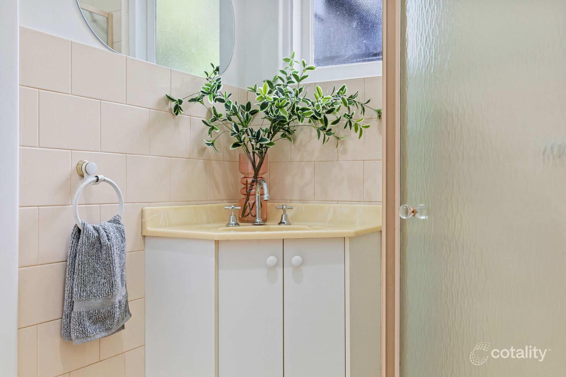 10 Hermitage Ave, Morphett Vale, SA 5162