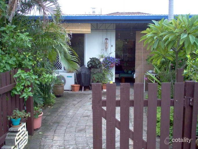 2/9 Ahern St, Labrador, QLD 4215