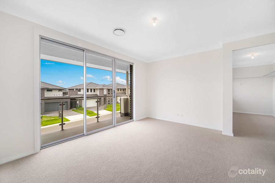 28 Carney Cres, Tallawong, NSW 2762