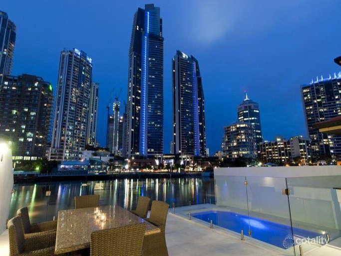 2/25 Tarcoola Cres, Surfers Paradise, QLD 4217