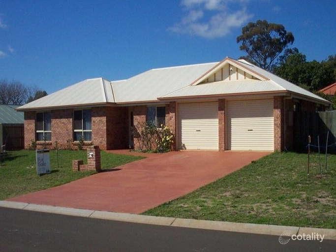 17 Ravenscourt St, Centenary Heights, QLD 4350