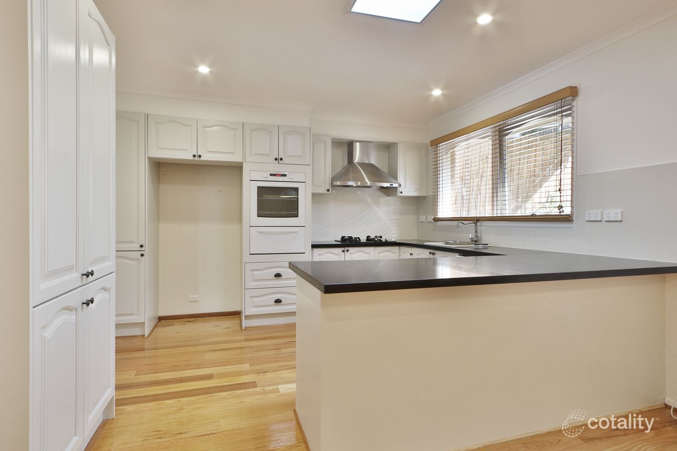 11 Larnoo Dr, Doncaster East, VIC 3109