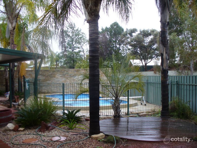 3 Moore Ct, Desert Springs, NT 0870