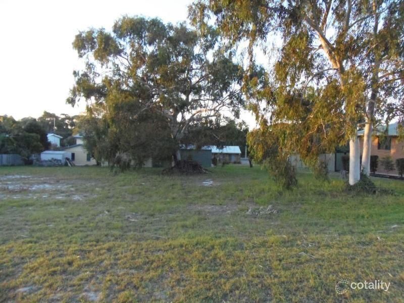 15 Manooka Dr, Rainbow Beach, QLD 4581