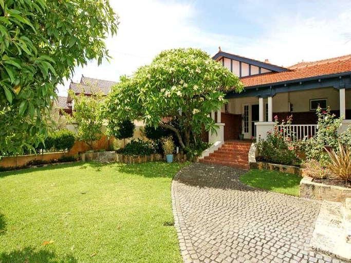 45 Dumbarton Cres, Menora, WA 6050