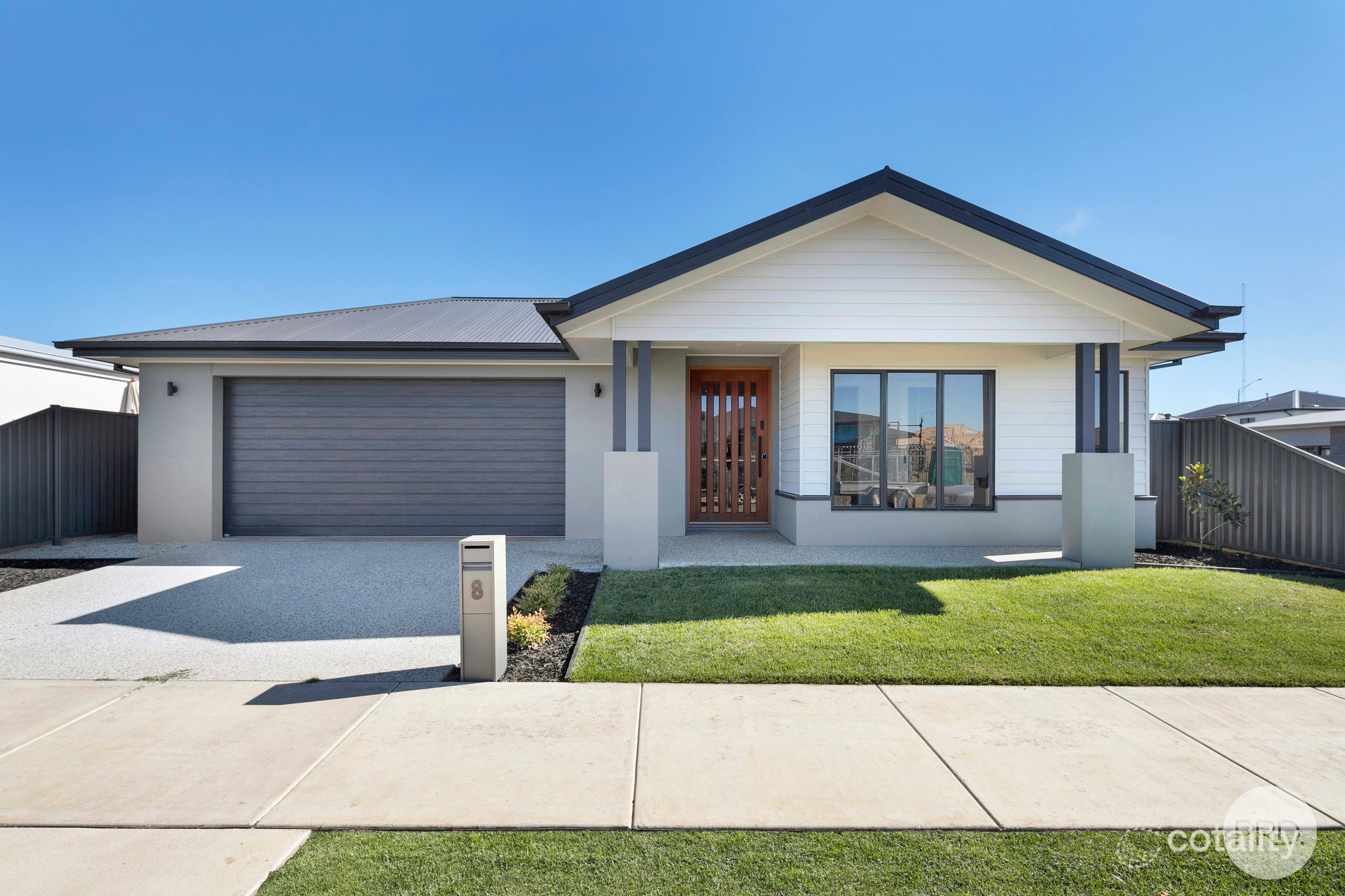 8 Grainger Pde, Lucas, VIC 3350