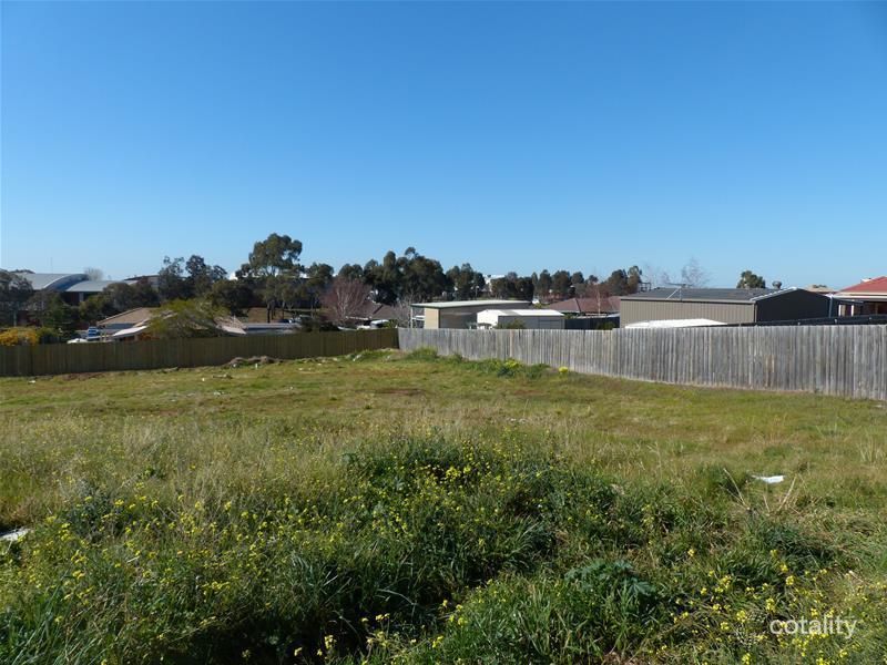 17 Valentina Dr, Darley, VIC 3340