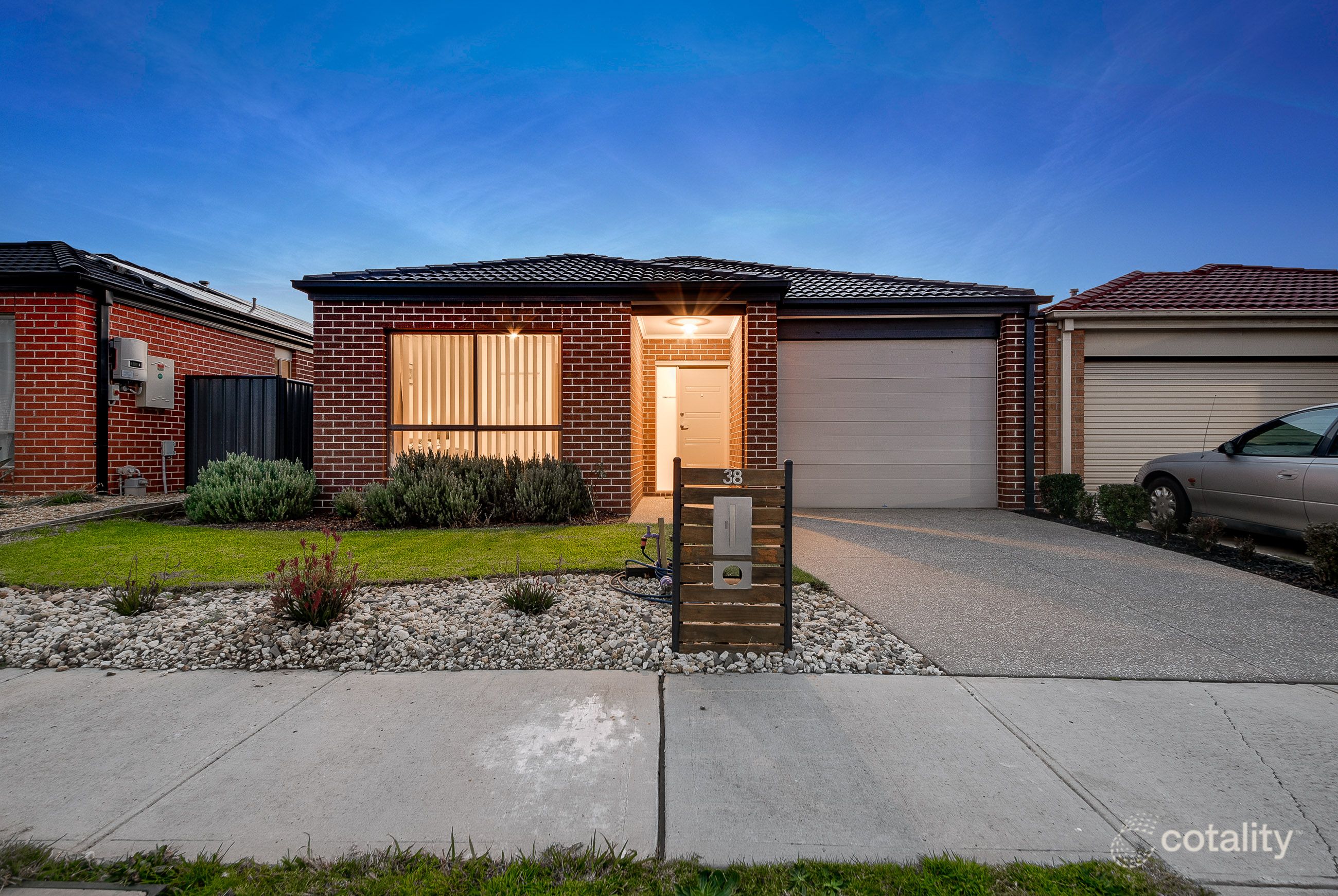 38 Falabela Rd, Clyde North, VIC 3978