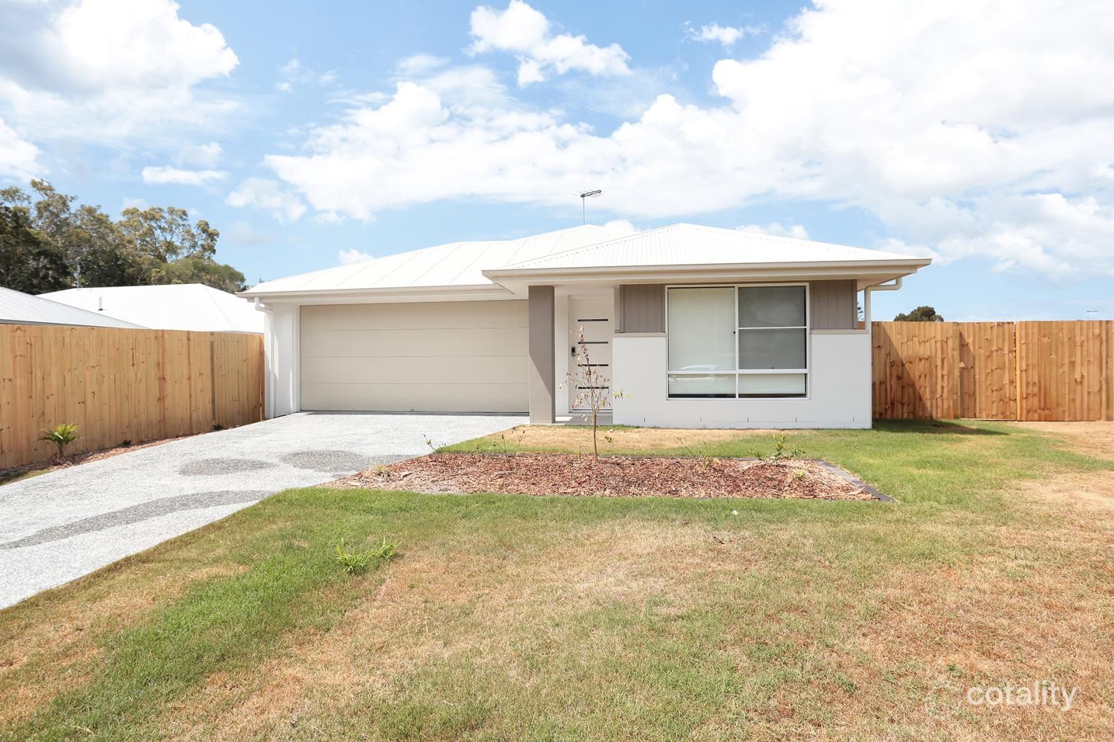 8 Ningi Shores Cct, Ningi, QLD 4511