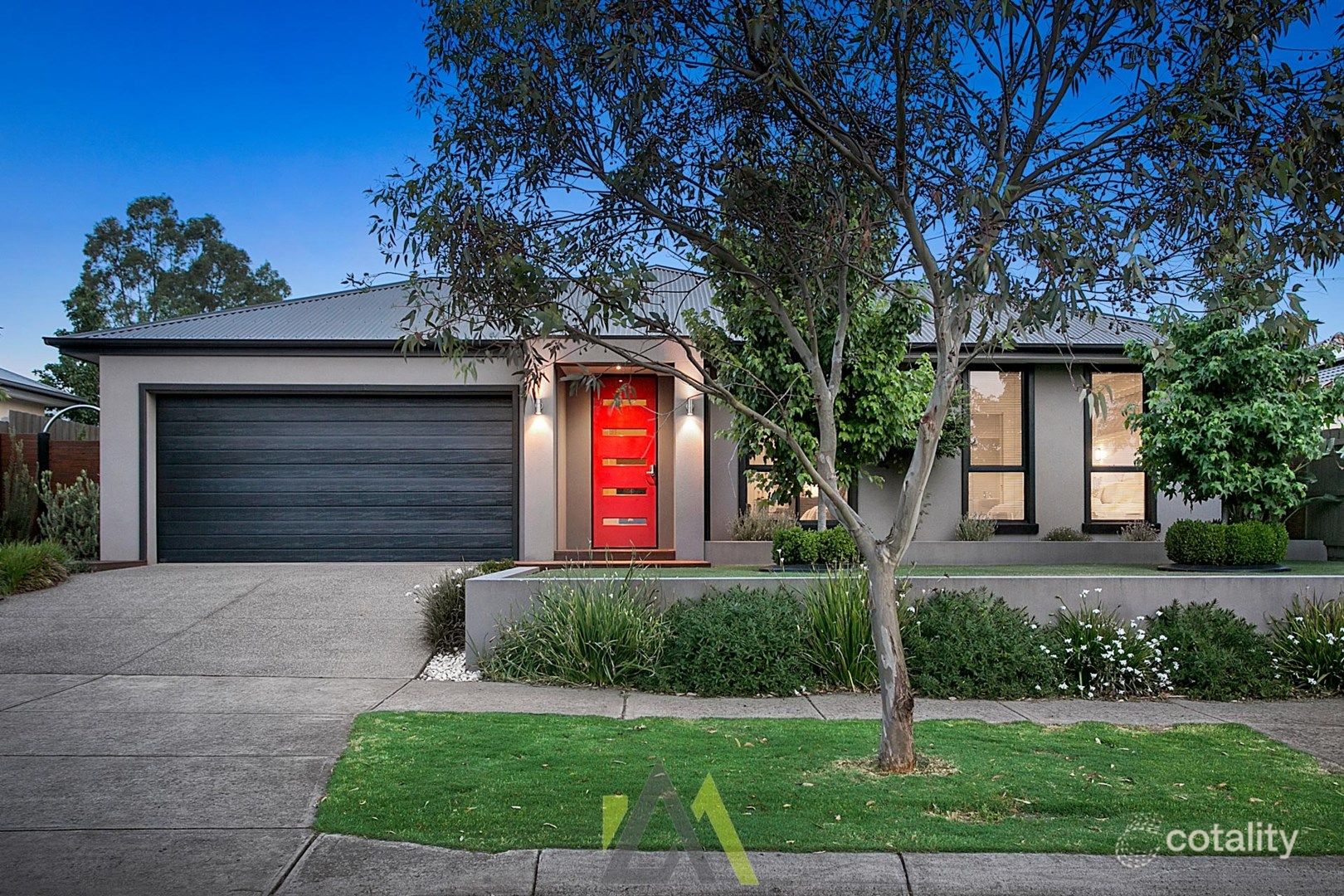8 Serenity Dr, Langwarrin, VIC 3910