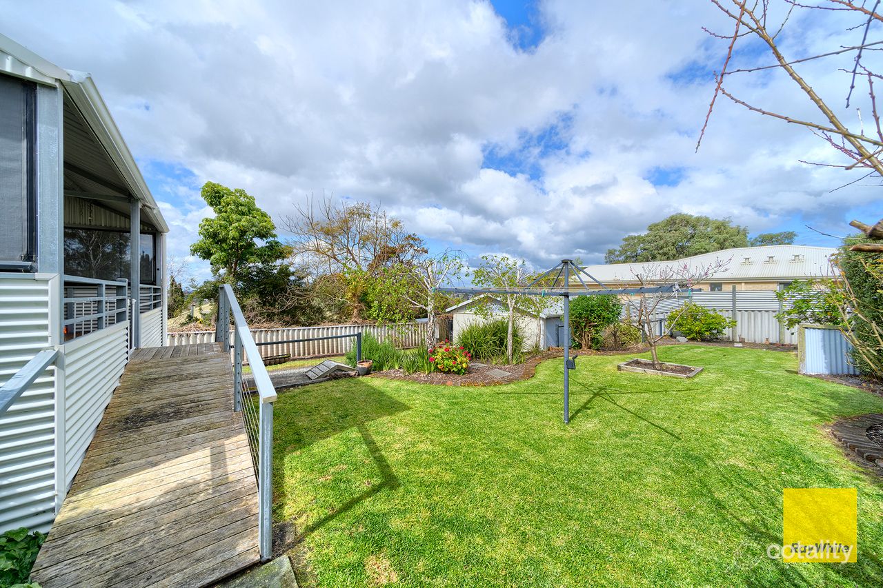 18 Angus St, Mount Melville, WA 6330